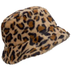 Hatt Leandra